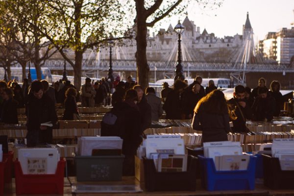 Book market on the Thames